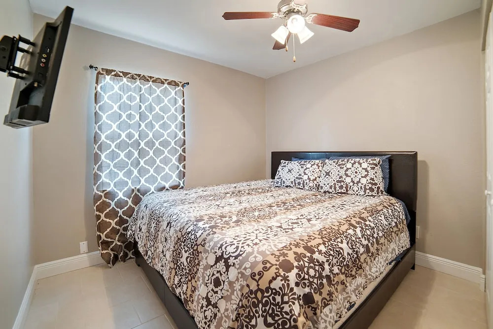 3BR House in Tampa by Tom Well IG - 3220