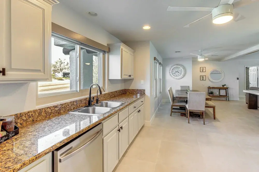 Pet-friendly Home w/ Hot Tub in Lake Havasu City