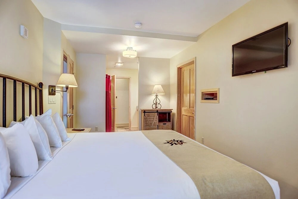 8231 Silver Mill 2 Bedroom Condo by RedAwning