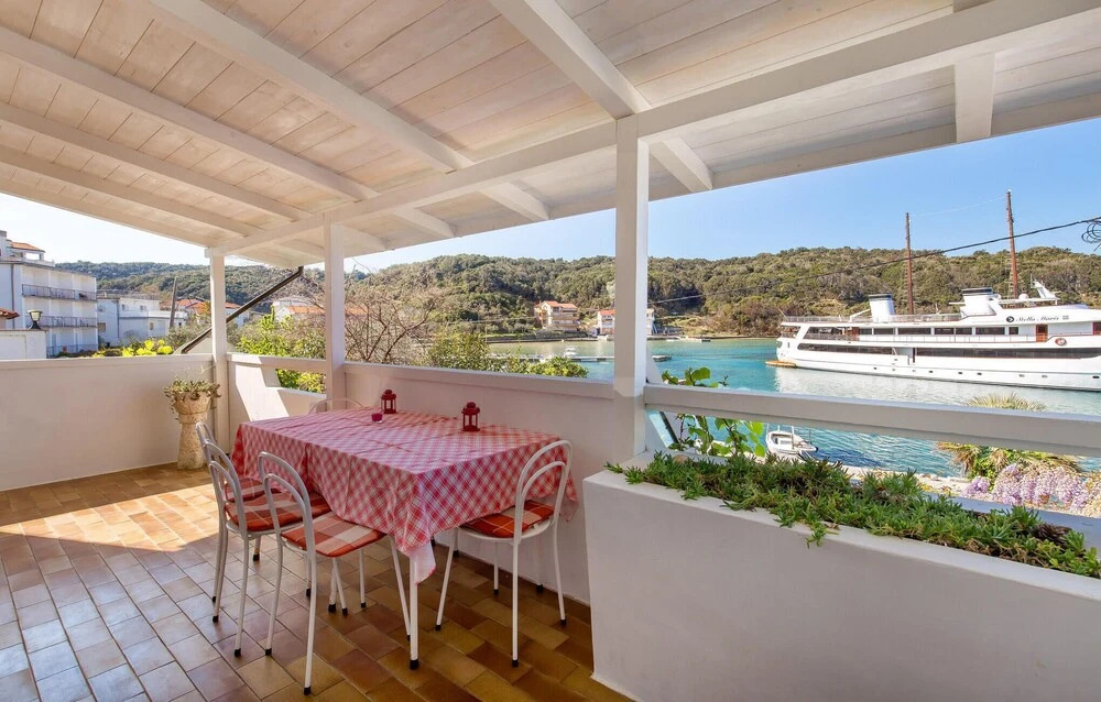 Awesome Apartment in Supetarska Draga With Wifi and 2 Bedrooms