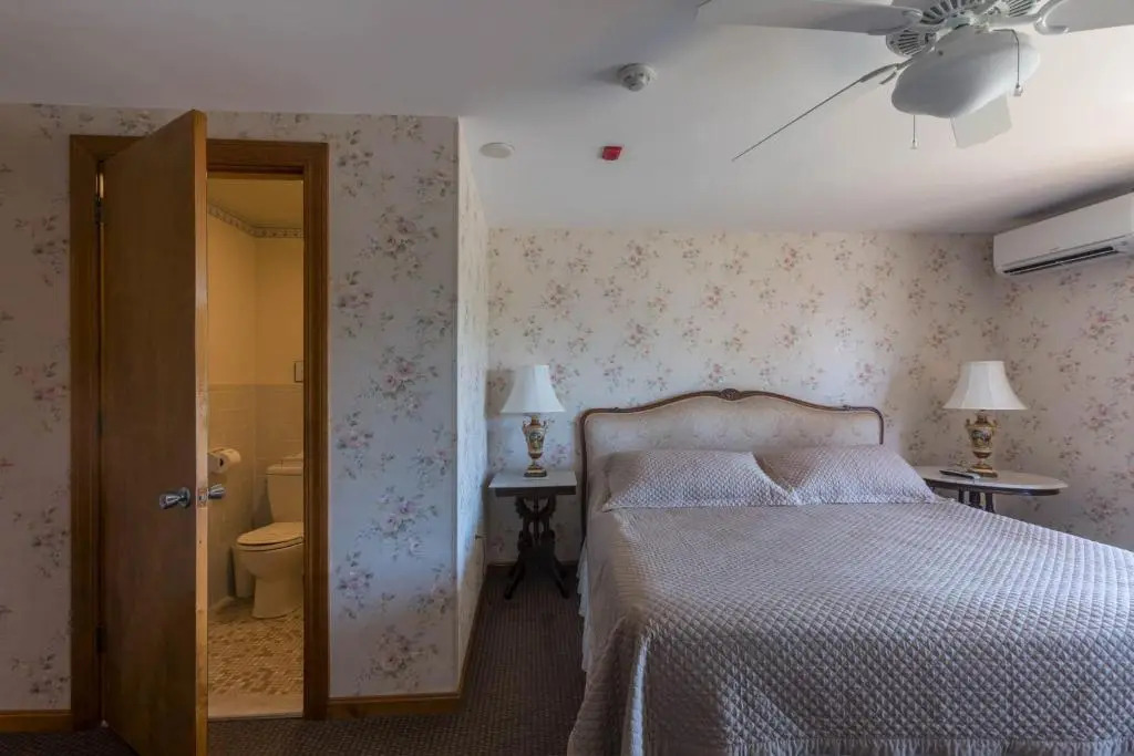 Rose Farm Inn