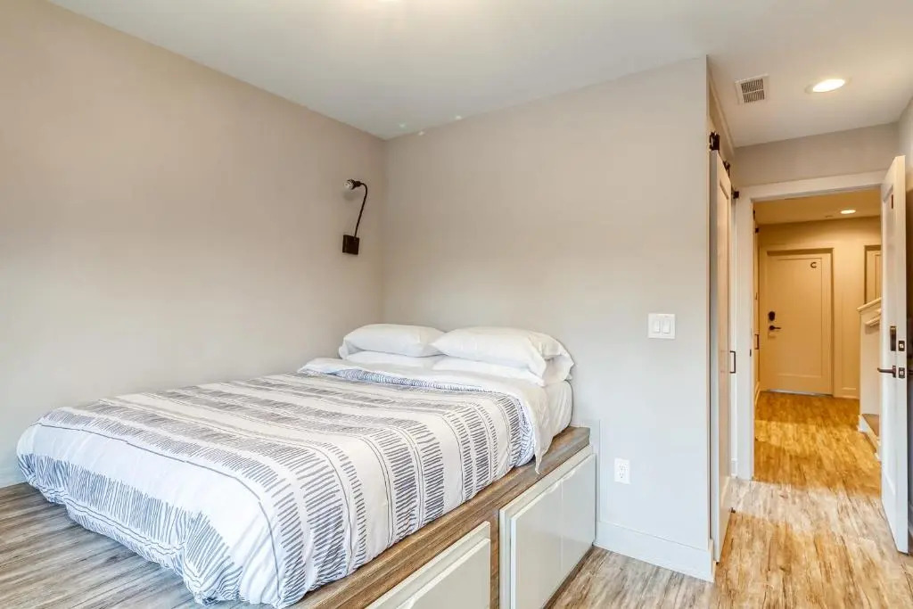 New Private Suite in Tech-enabled townhome