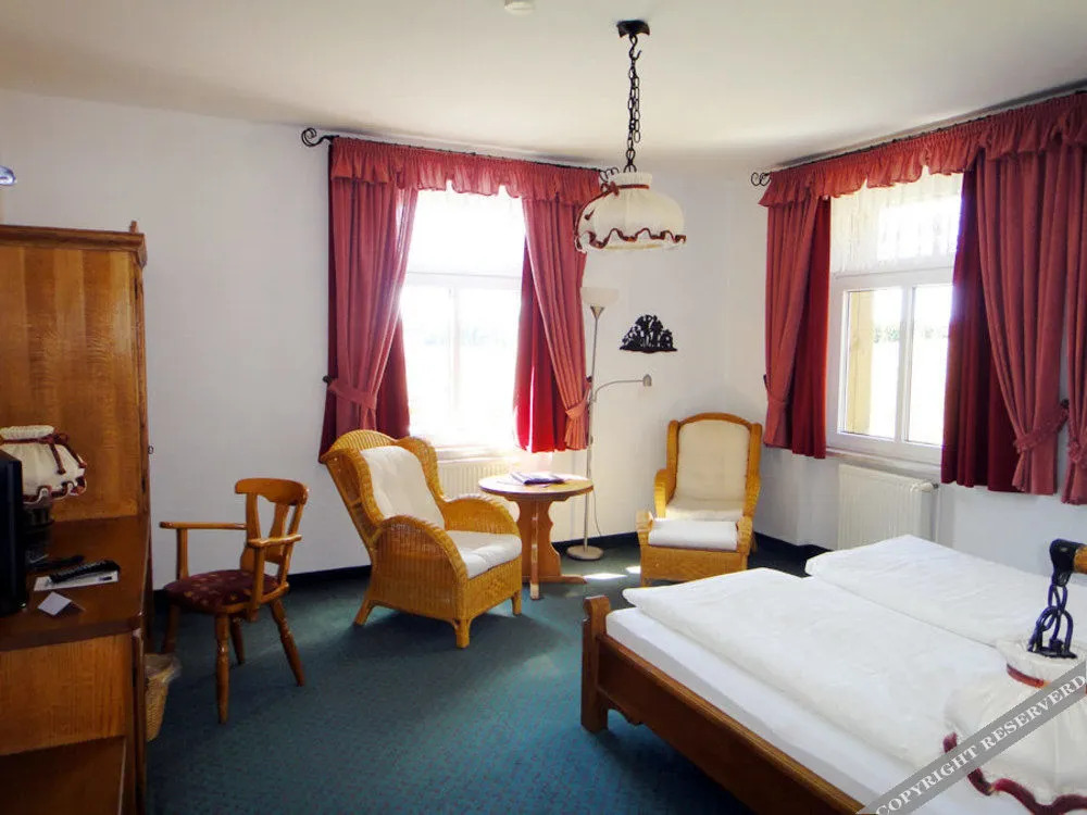 waldhotel AUSZEIT mit Restaurant & Café