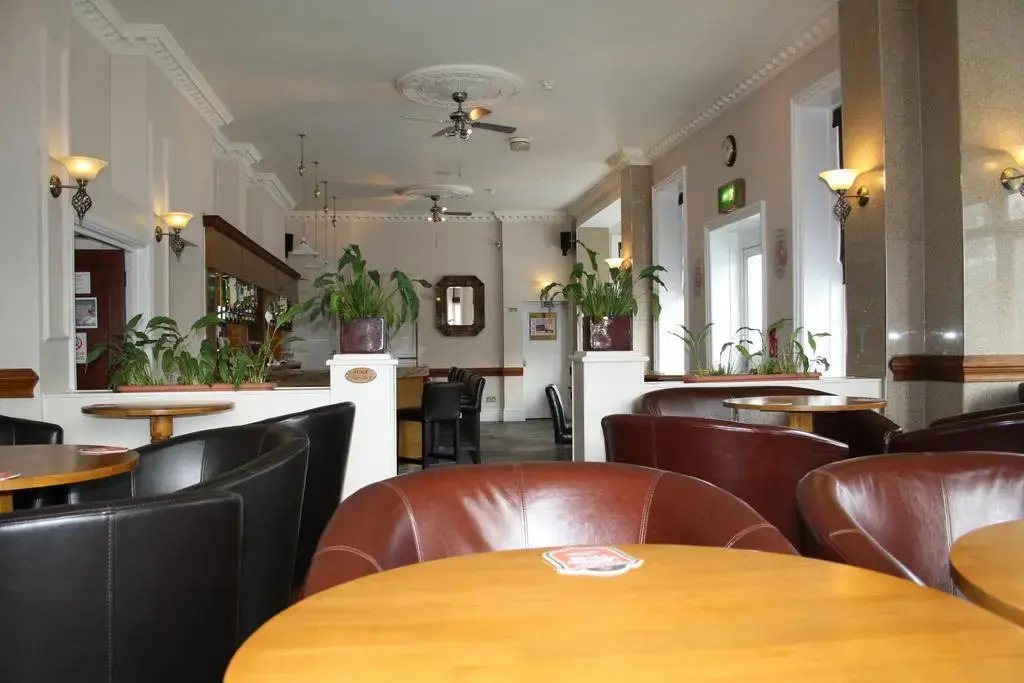 Uno Thames Hotel Maidenhead -Reopened Brand New Again -FREE PARKING