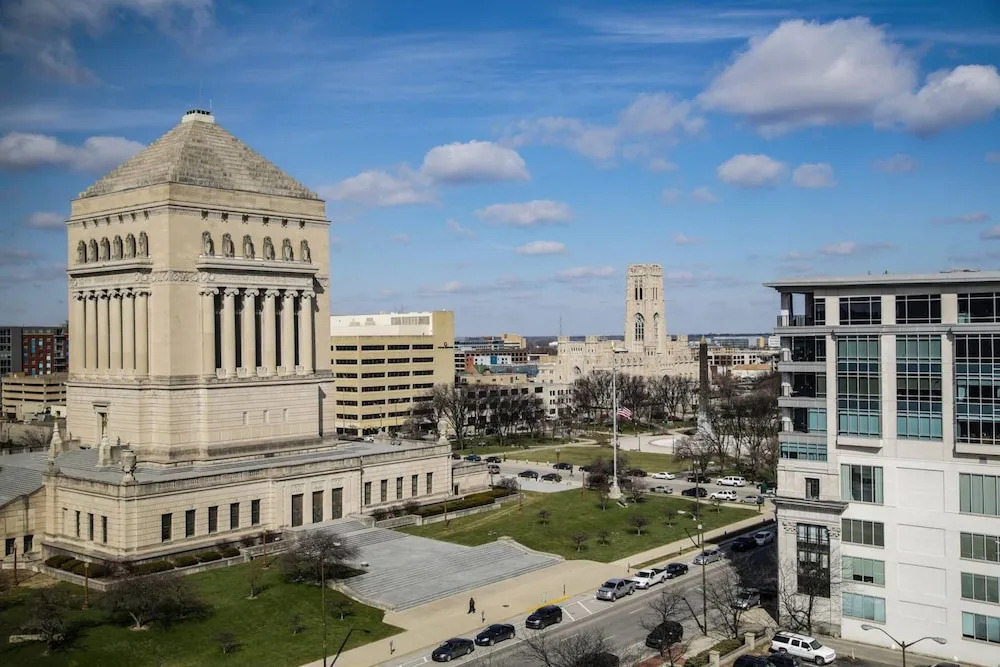 Classic Downtown 1BR Apt with Views