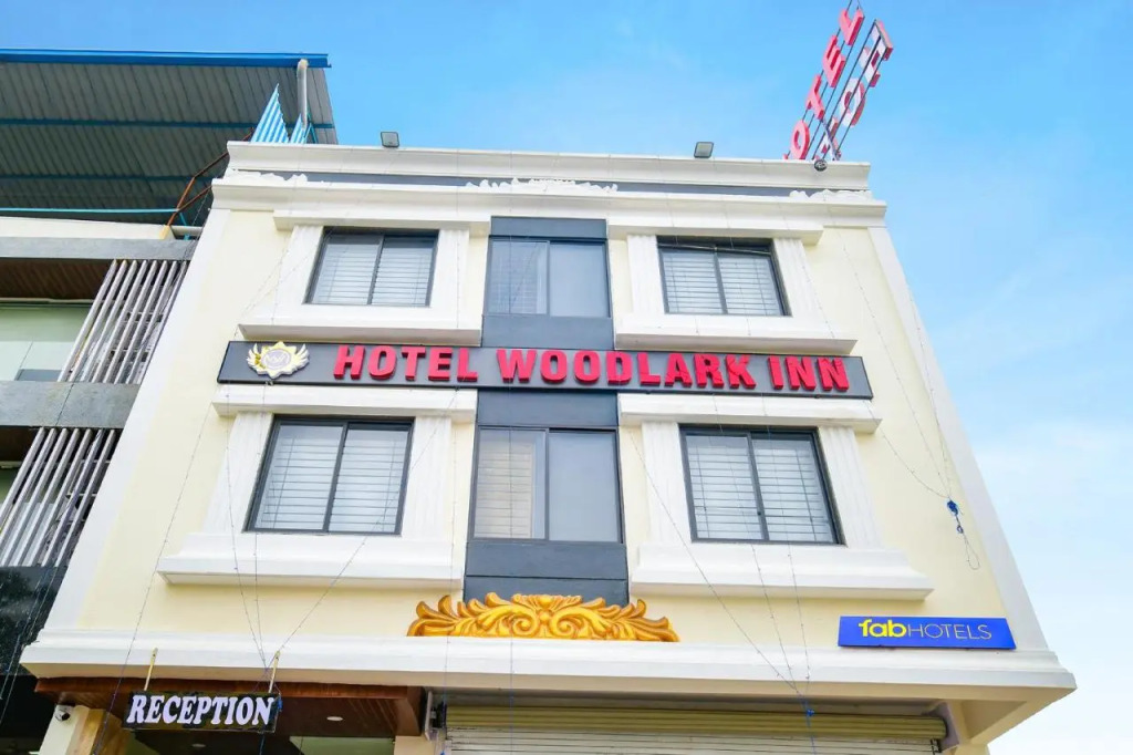 FabHotel Woodlark Inn