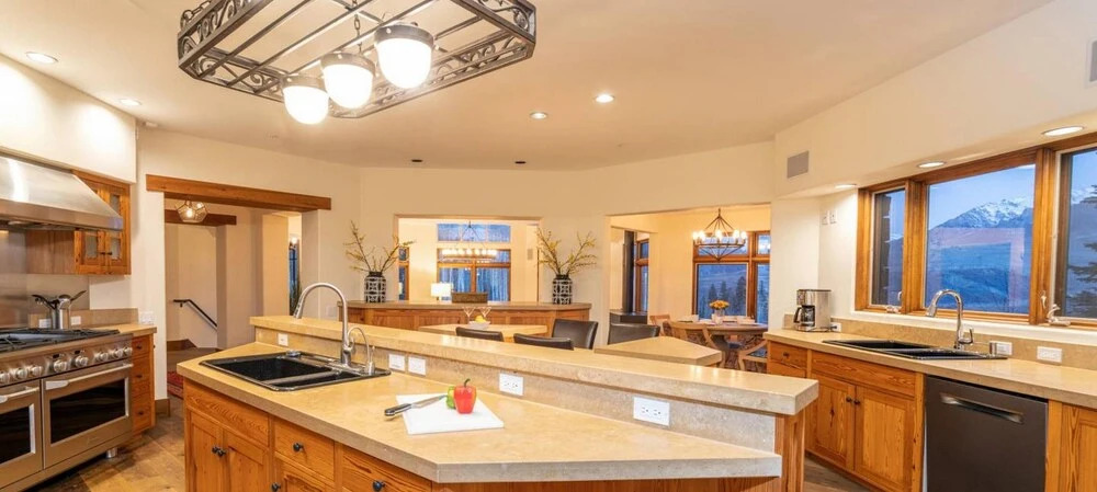 Slopeside Villa by Exceptional Stays