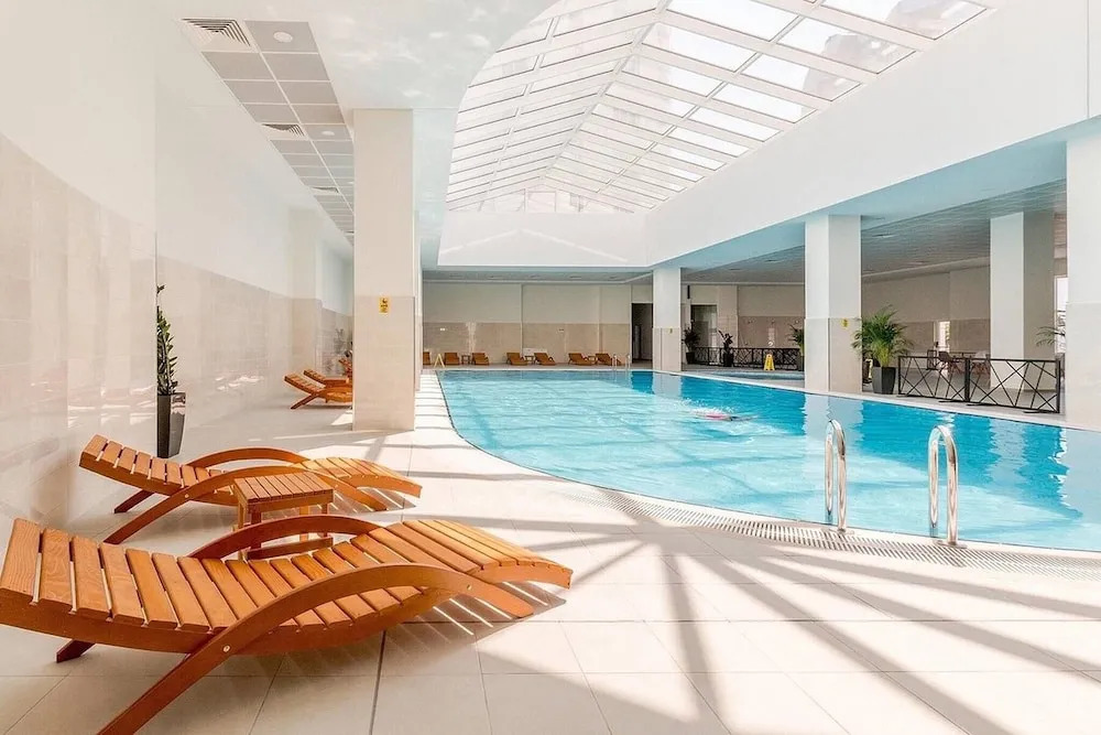 Luxury 19th Floor Condo With Pool, Gym & City View