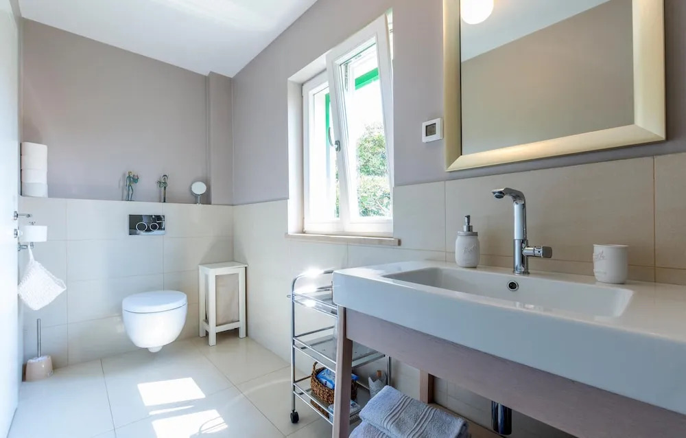 Beautiful Home In Postira