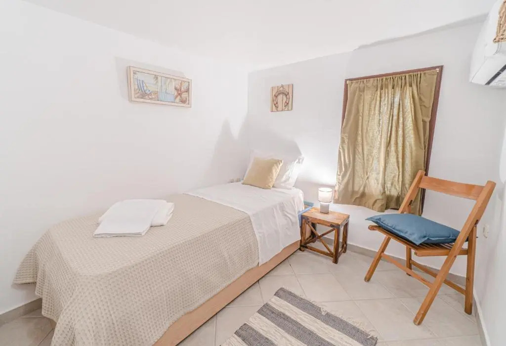 Seafront House in Andros Town with Sunrise & Ocean Views