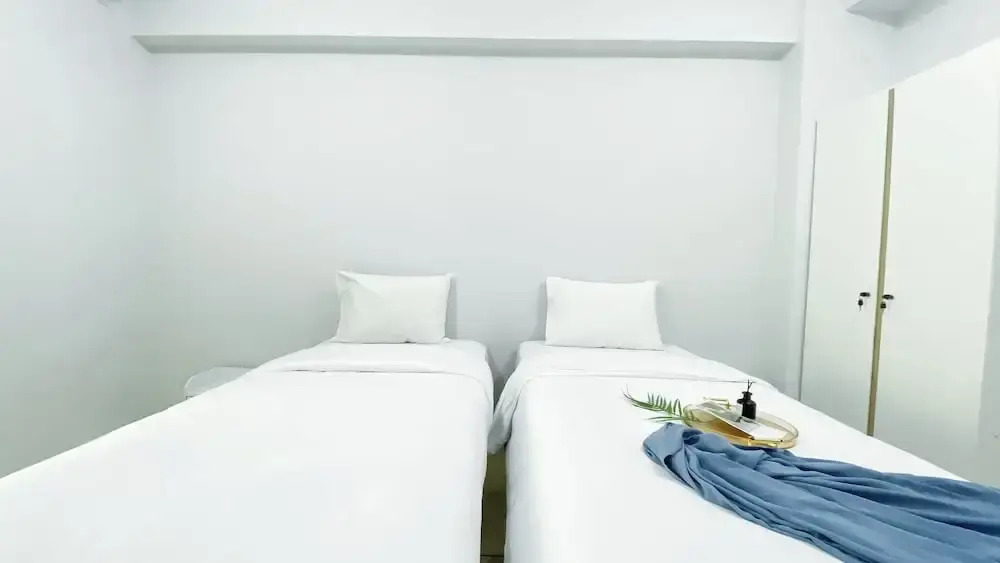 Stunning and Comfy Studio at Green Bay Pluit Apartment