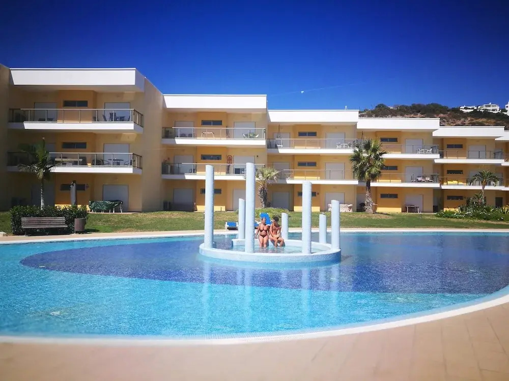 #010 Jardins Marina Holidays Flat with Shared Pool