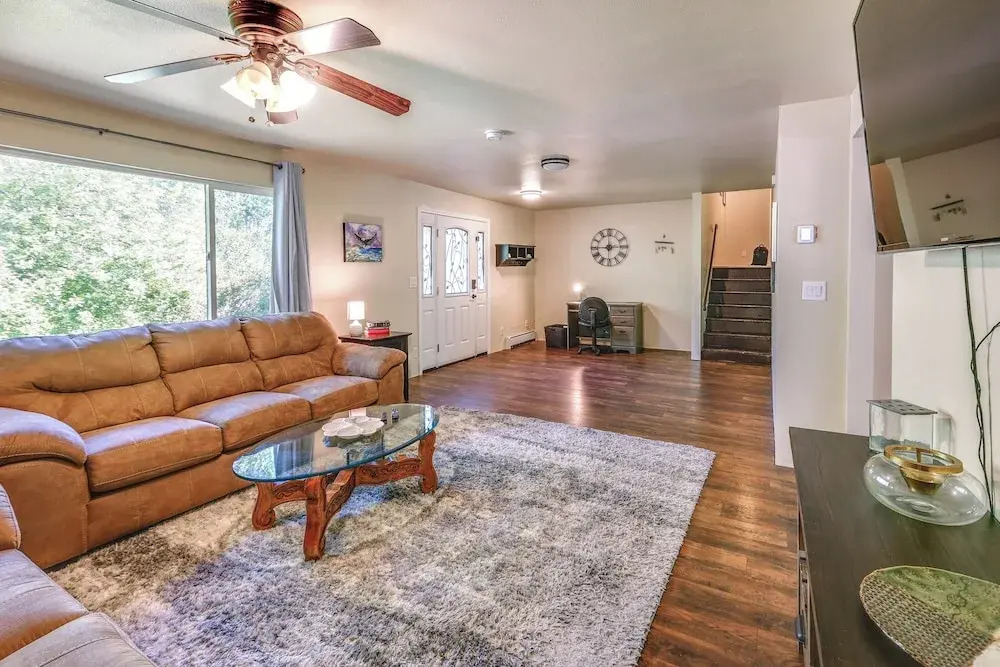 1 Mi to Downtown & River: Family Apt in Fairbanks