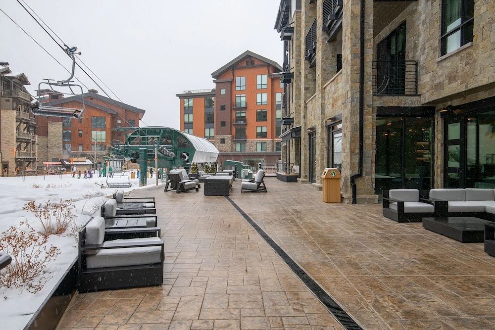 Empire Residences by Luxury Mountain