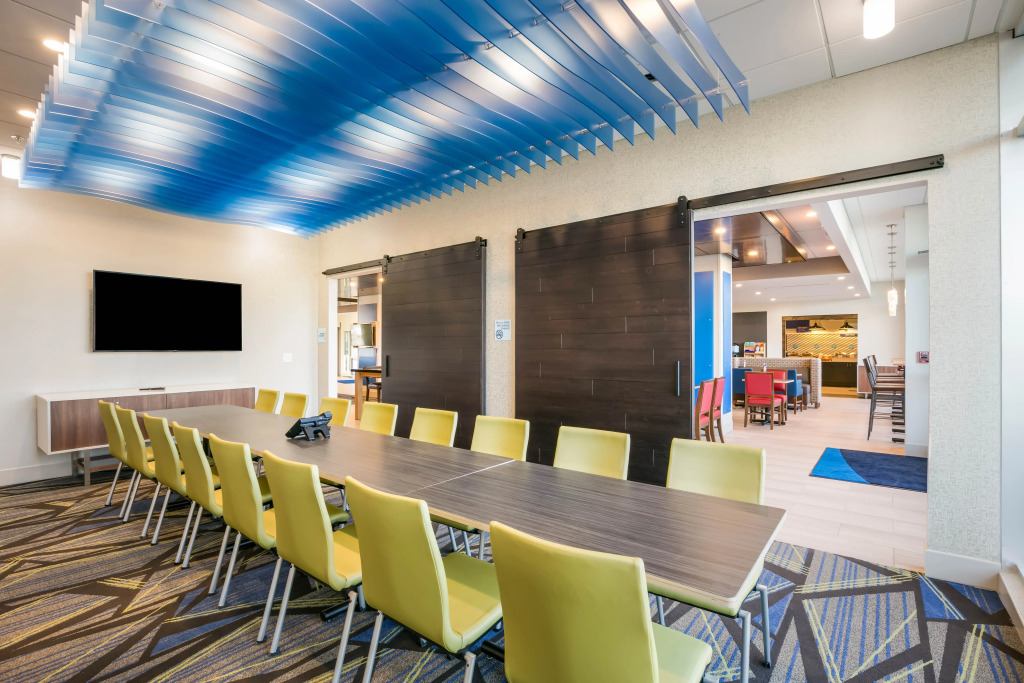 Holiday Inn Express & Suites Jacksonville - Town Center by IHG