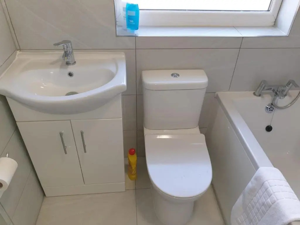 Large 4bed house up to 7beds parking Slough Train Station