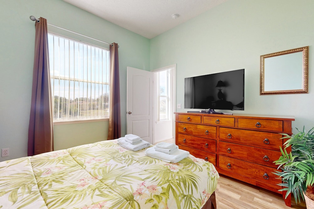 Gated Community Home With Private Pool, Screened Lanai, & W/D - Near Disney/golf