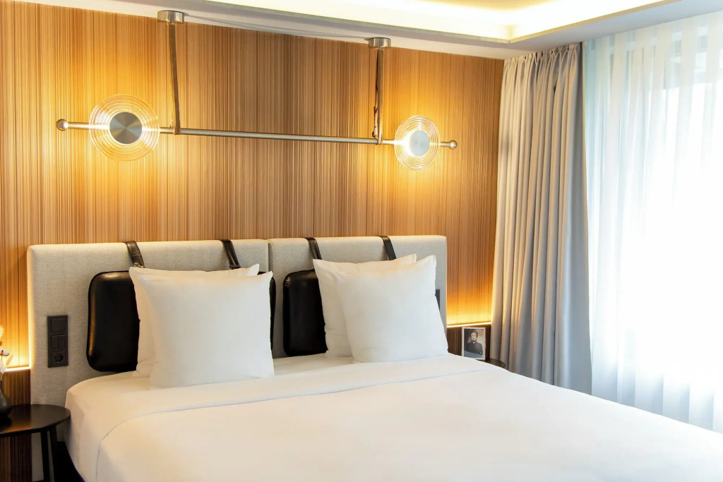 MUZE Hotel Dusseldorf - Handwritten Collection