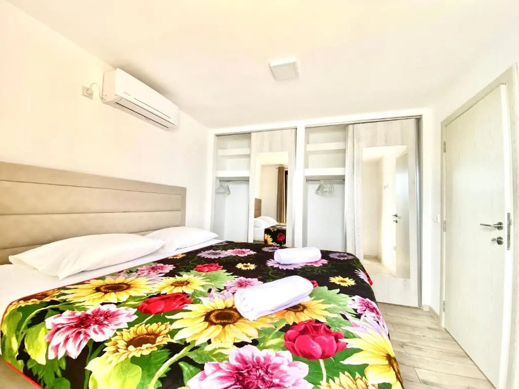 Lake River House Ada Bojana