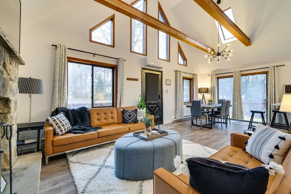 Poconos Chalet With Lake & Pool Access!