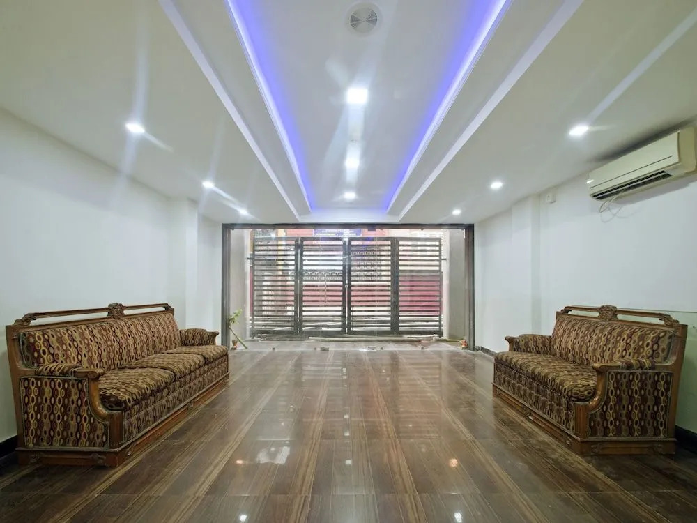 OYO 8433 Hotel