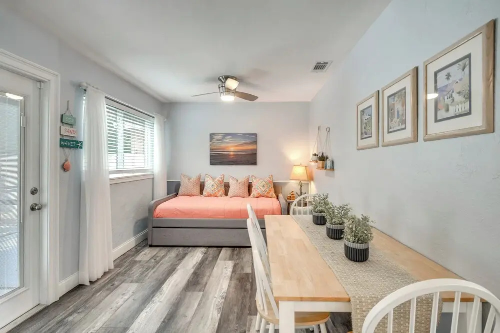 Ormond Beach Getaway, Walk to Coast & Restaurants!