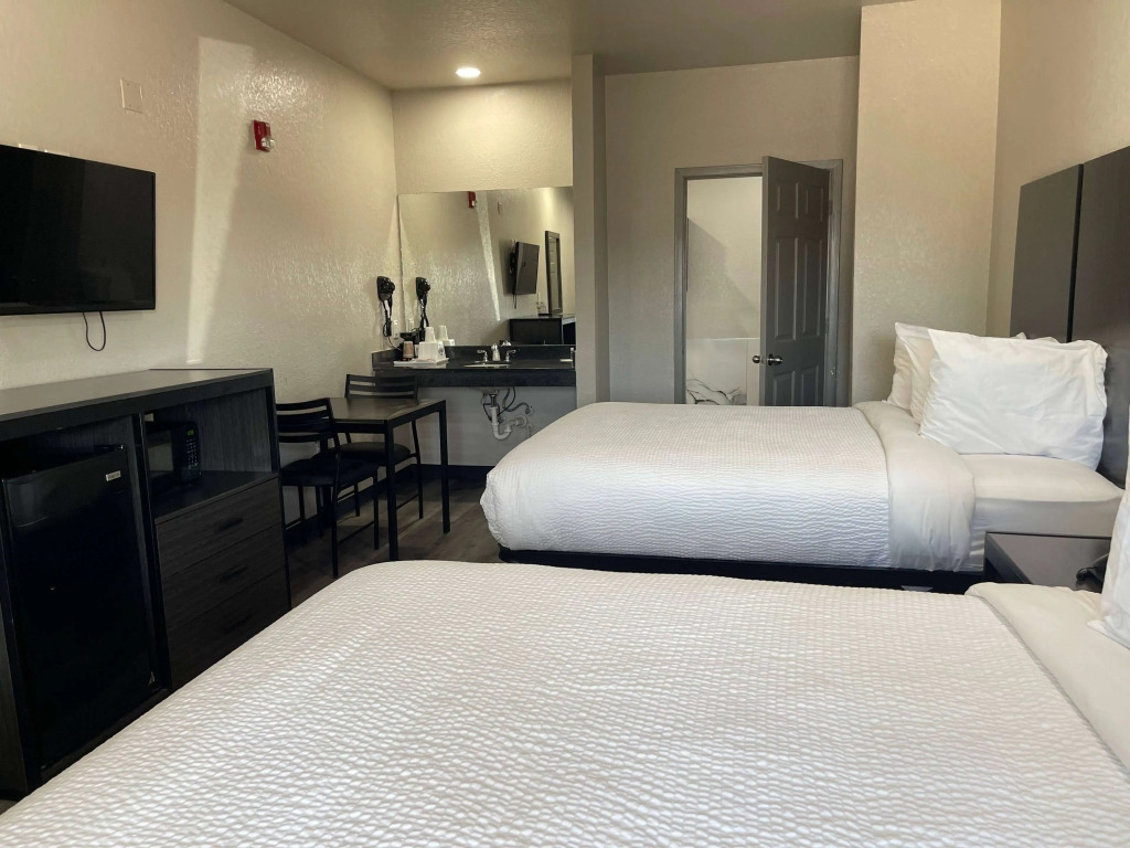 Days Inn by Wyndham Dickinson TX