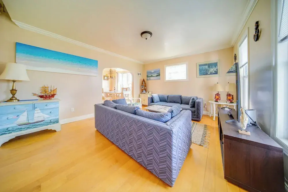1 Block to Bridge Street: Lake Erie Vacation Home