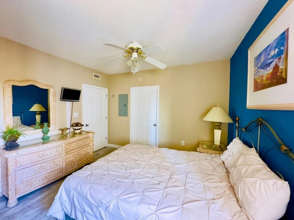 Barefoot Resort N Tower 601 4 Bedroom Condo by RedAwning