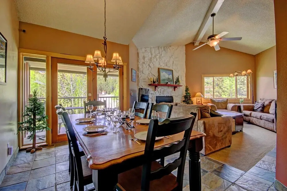 Sawmill 316 2 Br condo by RedAwning