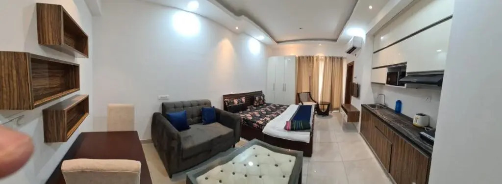 NE-1st time in Noida Stay In mall