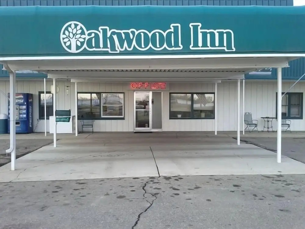 Oakwood Inn and RV Park
