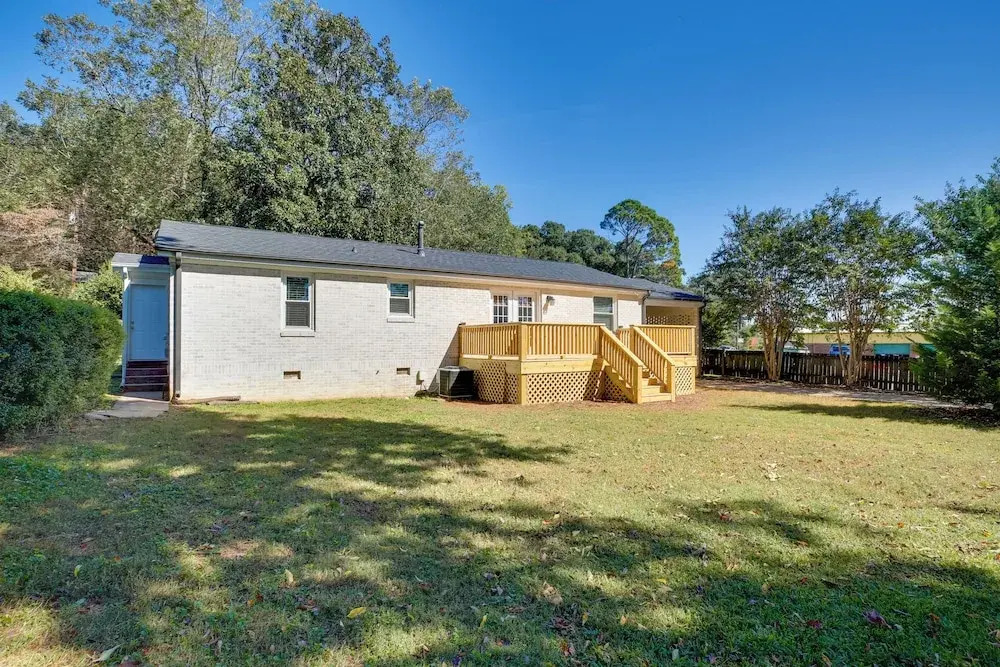 Contemporary Athens Home < 2 Miles to Uga!