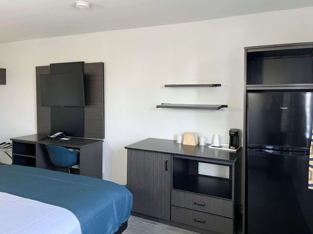 Studio 6 Suites Delano, CA