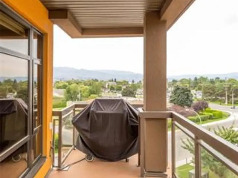 2 Bed 2 Bath Corner Unit Overlooking Pool #501