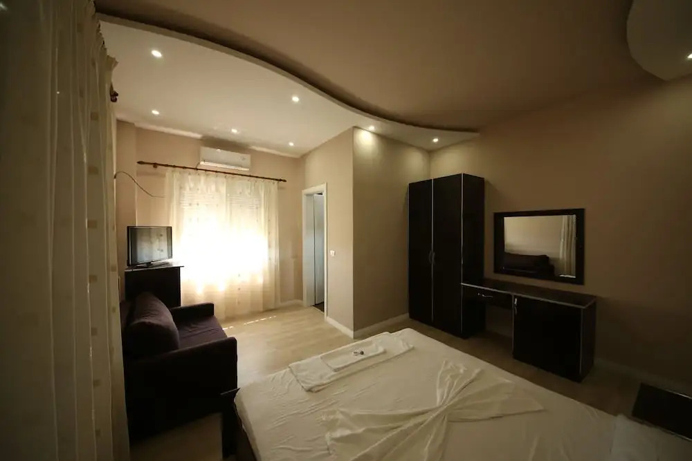 Hotel Holiday