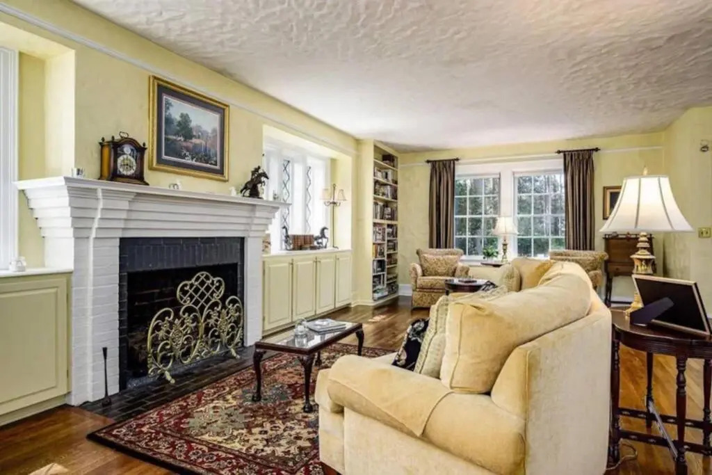 Knollwood House Bed & Breakfast