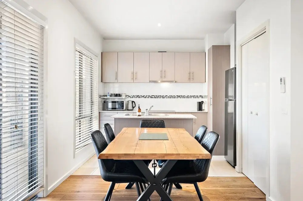 Bright 2-bed Flat With Balcony in Kensington