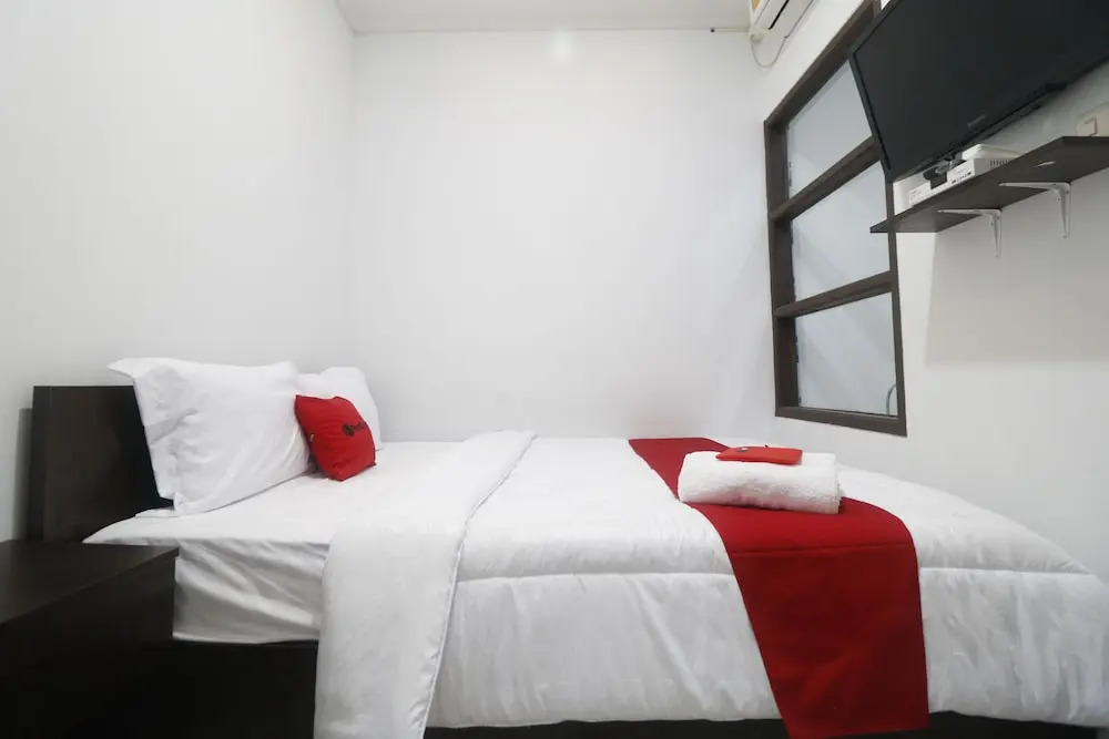 RedDoorz near Margonda Raya