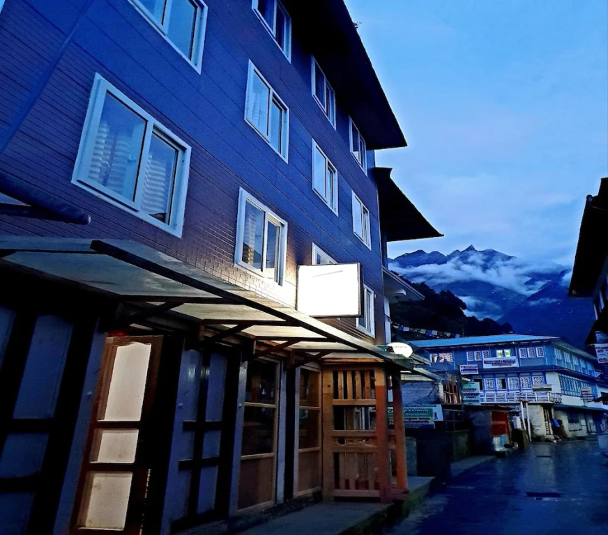 LAMA HOTEL - HIMALAYAN BURGER Experience the best stay in EVEREST with an unforgettable Mountain Flight