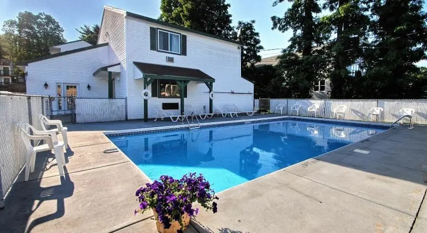 Americas Best Inn Lake George