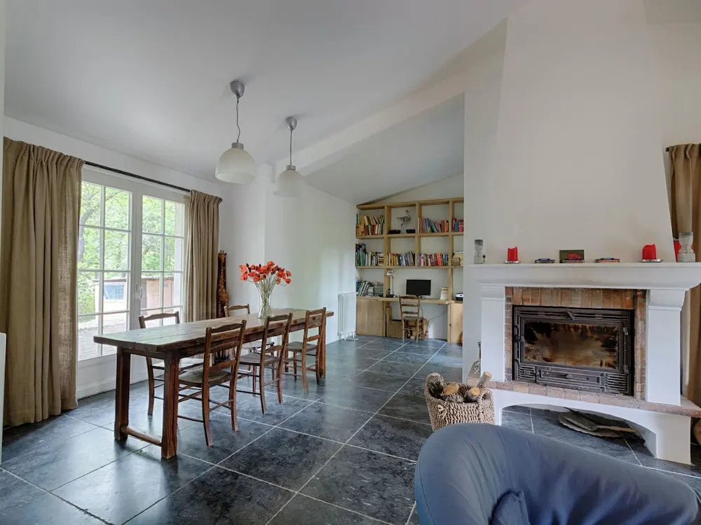 Beautiful holiday villa with privat pool surrounded by vineyard in Entrecasteaux