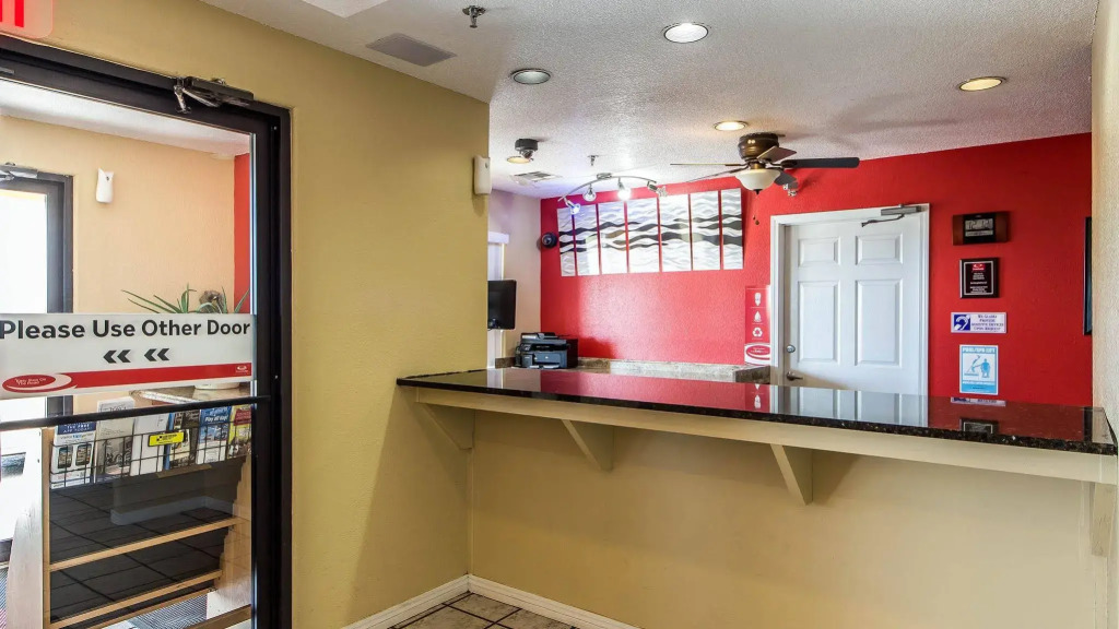 Econo Lodge Pryor