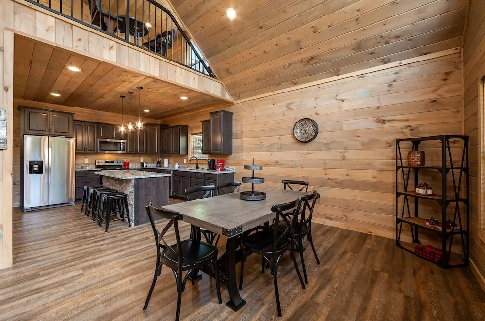 Creekside Manor Too 2 Bedroom Cabin by RedAwning