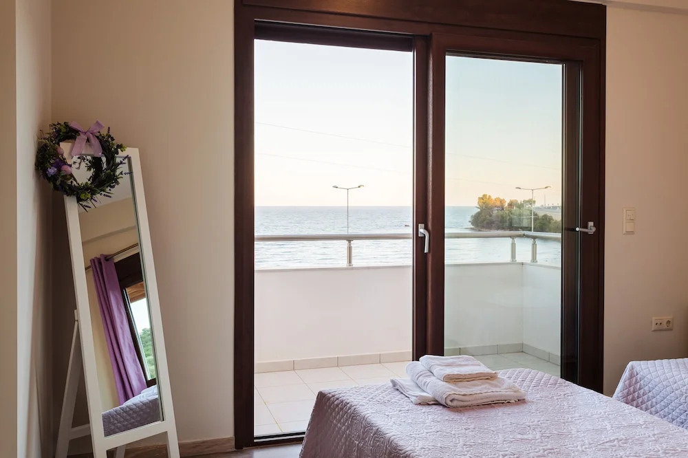 Villa Armonia - Beachfront Majestic Retreat