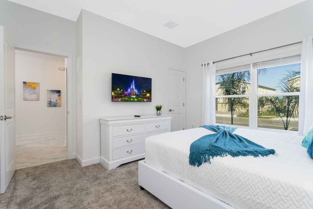 Stunning 4 Bd w/ Pool Close to Disney @ Champions Gate 990