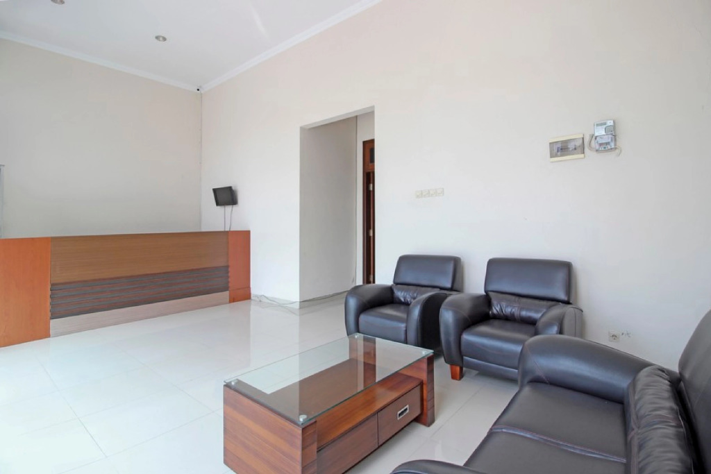 RedDoorz near Hartono Mall 3