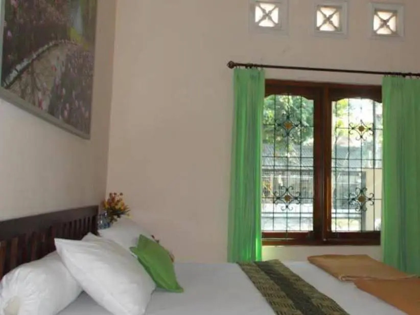 Omah Rojo Family Guest House