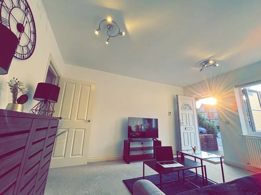 Stunning 3-bed House in the Heartreading