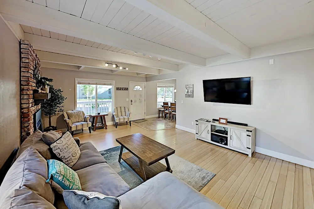 2495 Cougar Trl Home 3 Bedrooms 2 Bathrooms Home
